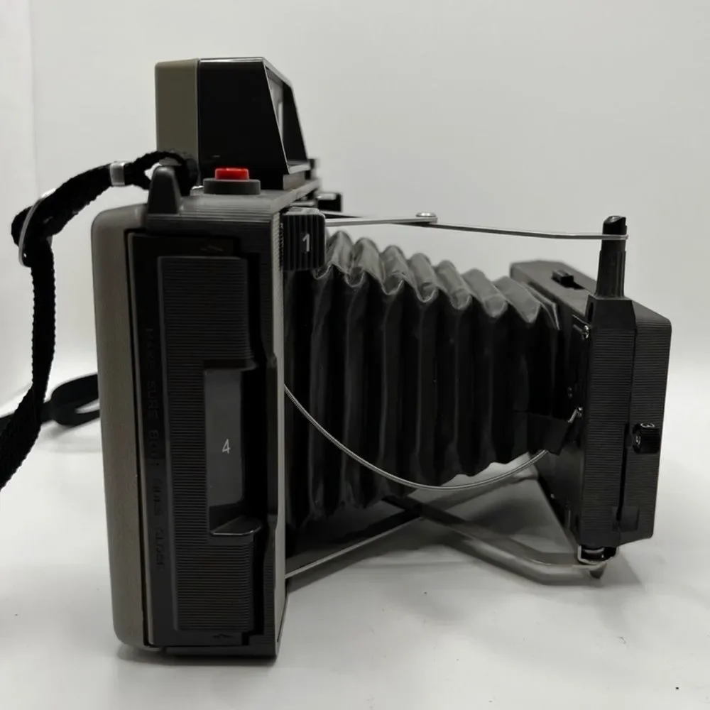 Polaroid Model 420 Vintage Instant Film Camera Packfilm